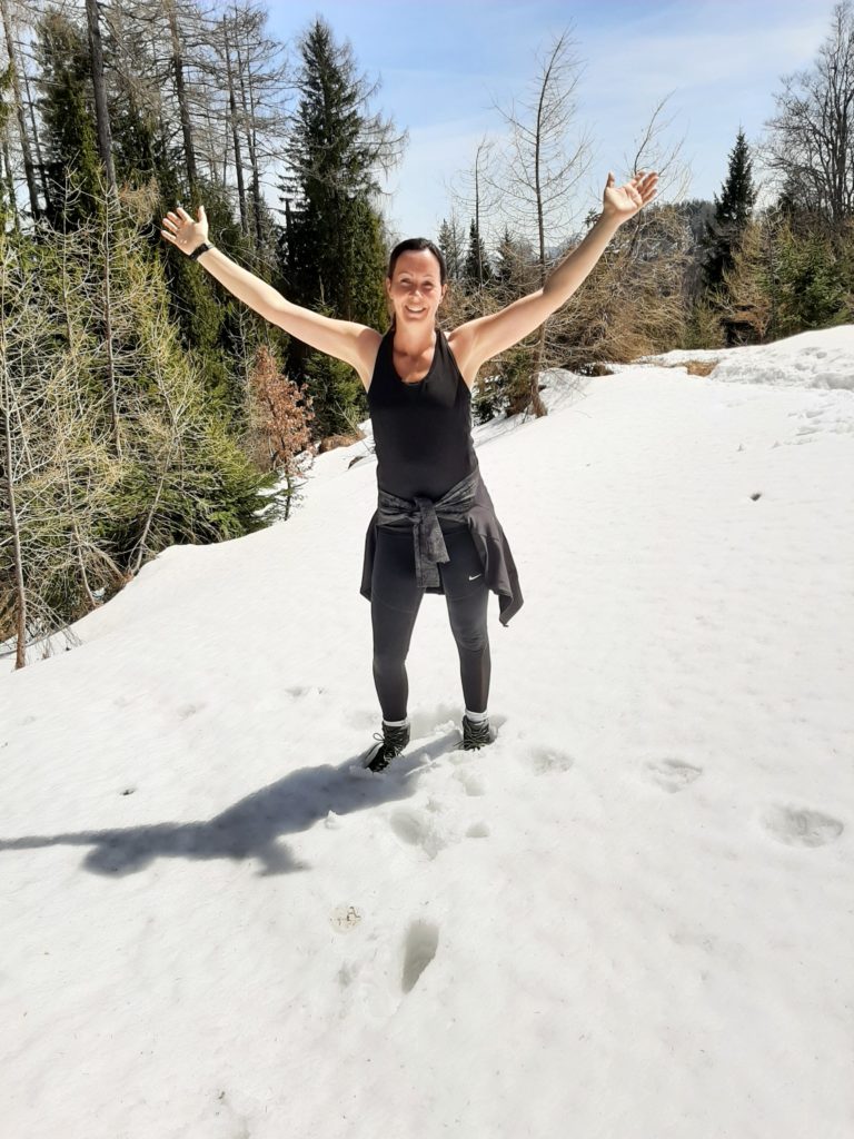 Victoria die Fitnesshex im Schnee